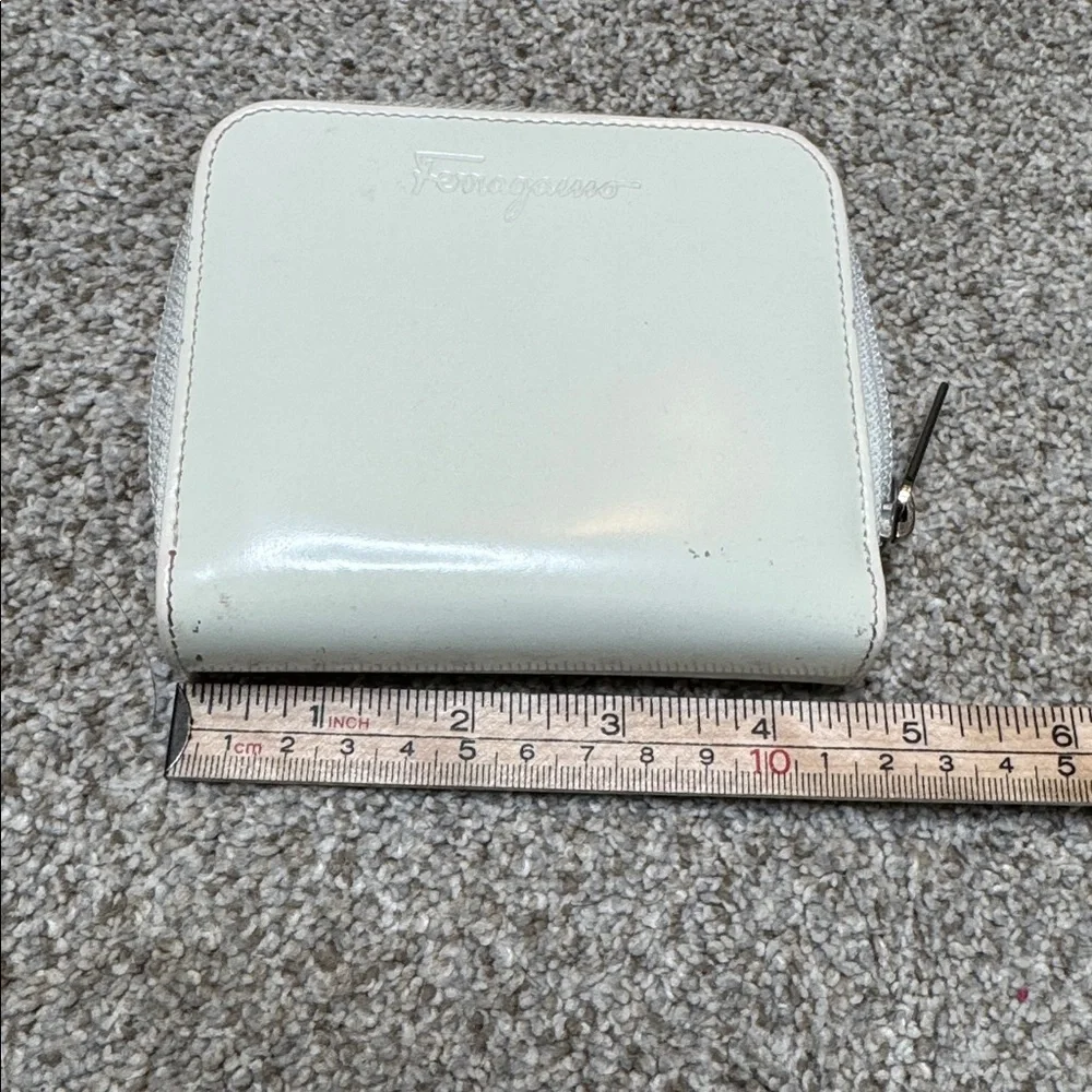 Salvatore Ferragamo Gancini White Calfskin Leather Zip Wallet Authentic